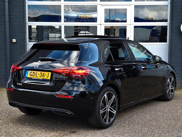 Mercedes-Benz A-KLASSE 180 Star Edition Luxury Line | Night Pakket | Winter Pakket | Panoramadak | MULTIBEAM LED Koplampen | Dodehoekassistent | Sfeerverlichting | Stoelverwarming | Stuurverwarming | Achteruitrijcamera | Elektrisch Inklapbare Buitenspiegels | Showmodel
