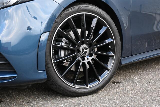 Mercedes-Benz A-KLASSE 180 AMG Line Widescreen | Pano | Apple-Carplay | 19 inch |