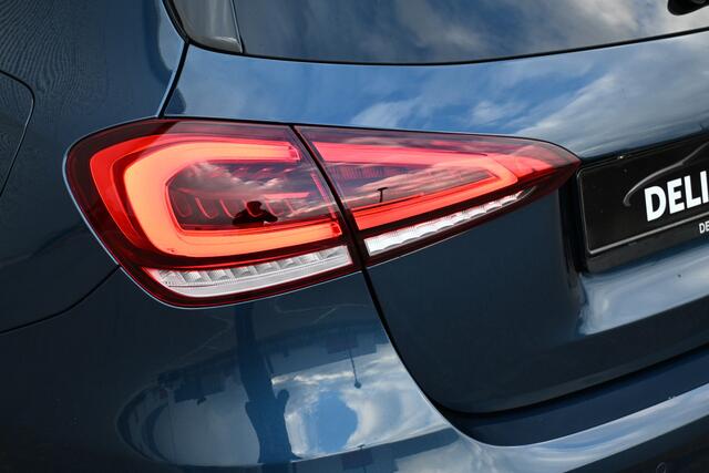 Mercedes-Benz A-KLASSE 180 AMG Line Widescreen | Pano | Apple-Carplay | 19 inch |