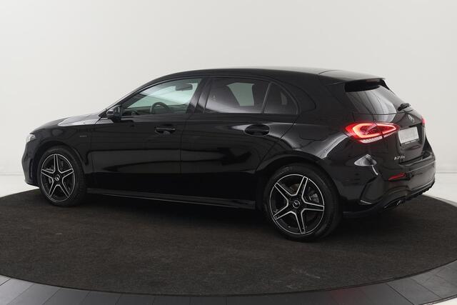 Mercedes-Benz A-KLASSE 250e AMG Night | Carplay | Stoelverwarming | Full LED | Sfeerverlichting | Leder/Alcantara | Navigatie | Park Assist