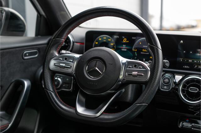 Mercedes-Benz A-KLASSE 180 d AMG Night|Panorama|Widescreen|LED|MBUX Aut7