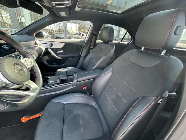 Mercedes-Benz A-KLASSE 250 e Business Solution AMG Limited | Panoramadak | Elektrisch verstelbare stoelen | Apple Carplay | Dodehoekassistent | Night Pakket