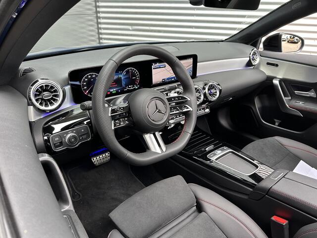 Mercedes-Benz A-KLASSE 250 e AMG Line | Panoramadak | Night Pakket | Dodehoekassistent | MULTIBEAM LED Koplampen | Sfeerverlichting | Stoelverwarming | Achteruitrijcamera | Elektrisch Inklapbare Buitenspiegels
