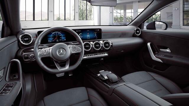 Mercedes-Benz A-KLASSE 200 Launch Edition | AMG | Panoramadak | 360 graden camera | Sfeerverlichtiing | Stoelverwarming |