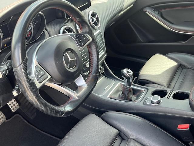 Mercedes-Benz A-KLASSE 180 Solution AMG, vol leder , 1 jaar Bovag gar.