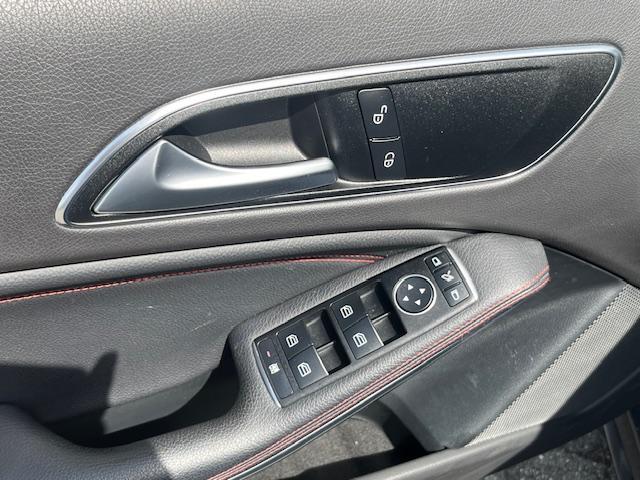 Mercedes-Benz A-KLASSE 180 Solution AMG, vol leder , 1 jaar Bovag gar.