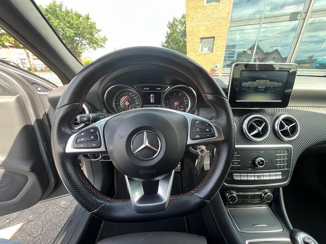Mercedes-Benz A-KLASSE 180 Solution AMG, vol leder , 1 jaar Bovag gar.