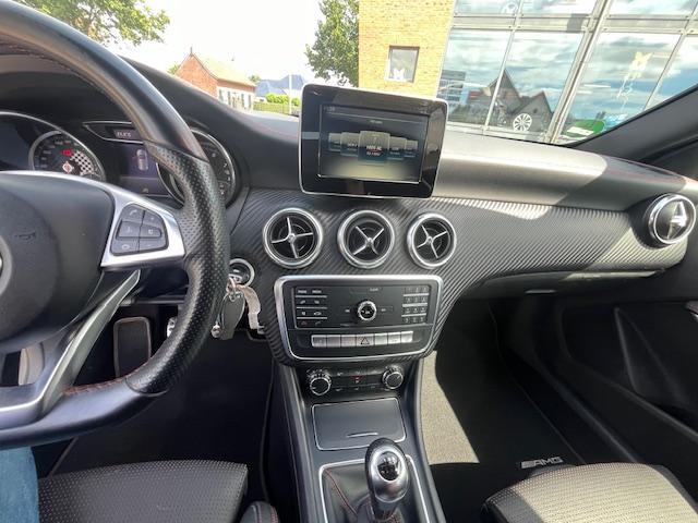 Mercedes-Benz A-KLASSE 180 Solution AMG, vol leder , 1 jaar Bovag gar.