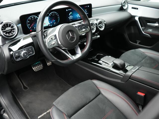 Mercedes-Benz A-KLASSE 250 e AMG Plug In Hybrid PHEV | Sfeerverlichting | Carplay | Alcantara Sportstoelen Verwarmd | Camera | Sportstuur |