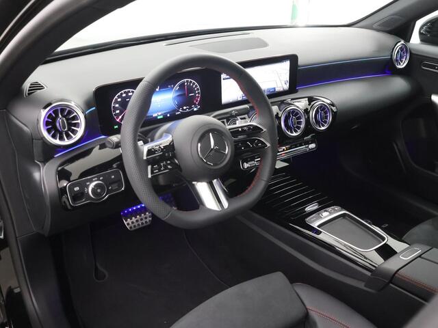 Mercedes-Benz A-KLASSE 250e Limousine AMG Line | Keyless go | Panoramaschuifdak | Sfeerverlichting | Stoelverwarming |