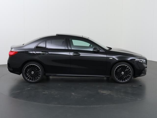 Mercedes-Benz A-KLASSE 250e Limousine AMG Line | Keyless go | Panoramaschuifdak | Sfeerverlichting | Stoelverwarming |