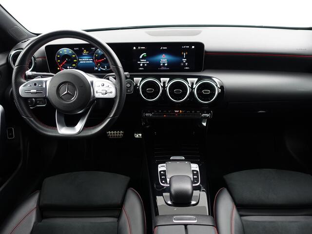 Mercedes-Benz A-KLASSE 200 AMG Premium Plus Aut- Panoramadak, Camera, Park Assist, Xenon Led, Stoelverwarming, Sport Interieur