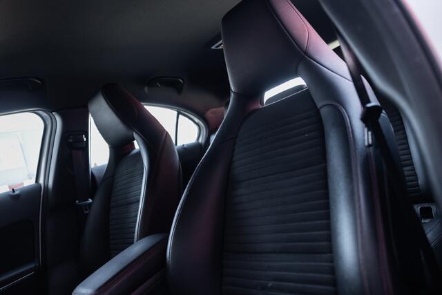 Mercedes-Benz A-KLASSE 180 AMG Edition Plus | Stoelverwarming | Navi |