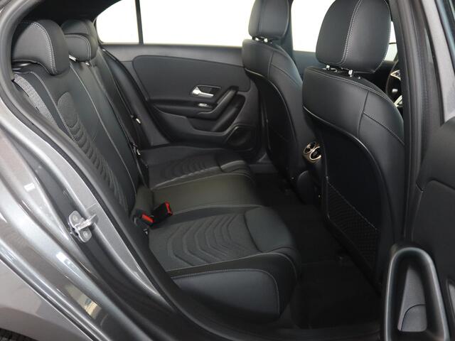Mercedes-Benz A-KLASSE 250e Business Solution | Carplay | Dodehoek | THERMOTRONIC | Spiegelpakket |