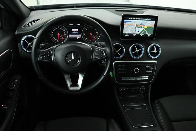 Mercedes-Benz A-KLASSE 180d Lease Edition | Panoramadak | Carplay | Navigatie | Cruise control | Airco | Bluetooth | Sportstoelen | Half leder