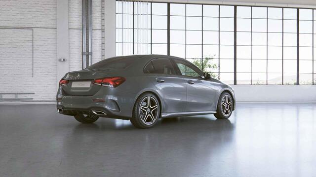 Mercedes-Benz A-KLASSE 250 Premium | AMG | Night | Panoramadak | Sfeerverlichting | Widescreen | Stoelverwarming |