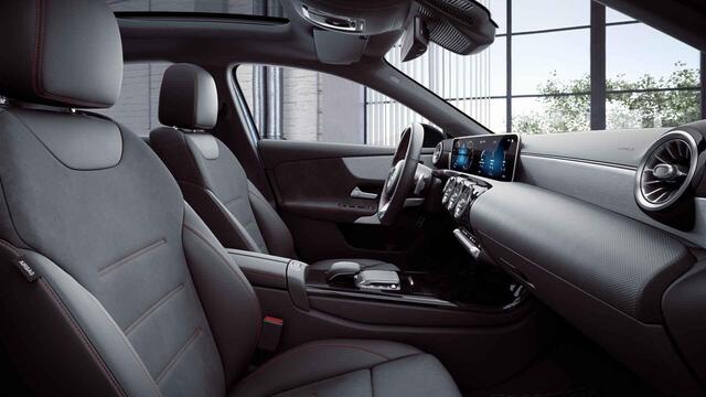 Mercedes-Benz A-KLASSE 250 Premium | AMG | Night | Panoramadak | Sfeerverlichting | Widescreen | Stoelverwarming |