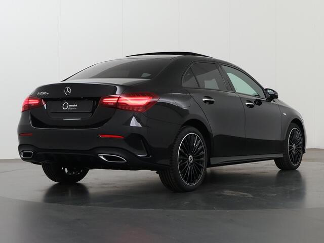Mercedes-Benz A-KLASSE 250 e Business Solution AMG | Night Pakket | 19" Multispaaks velgen | Panoramadak | Sfeerverlichting |