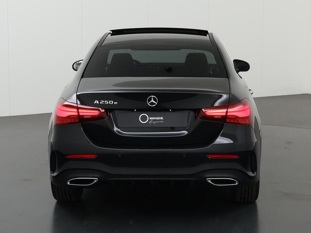Mercedes-Benz A-KLASSE 250 e Business Solution AMG | Night Pakket | 19" Multispaaks velgen | Panoramadak | Sfeerverlichting |