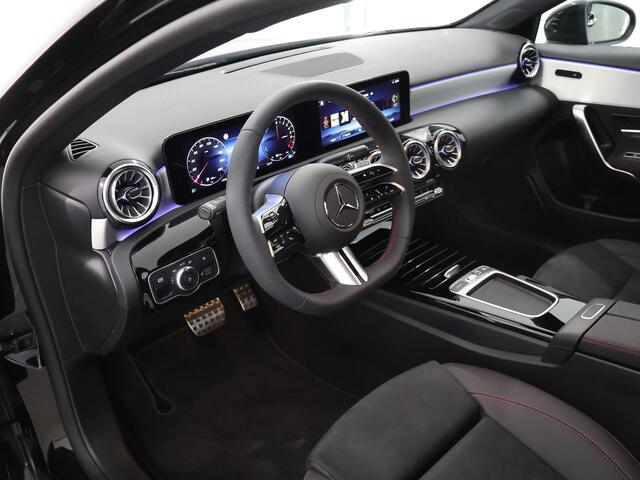 Mercedes-Benz A-KLASSE 250 e Business Solution AMG | Night Pakket | 19" Multispaaks velgen | Panoramadak | Sfeerverlichting |