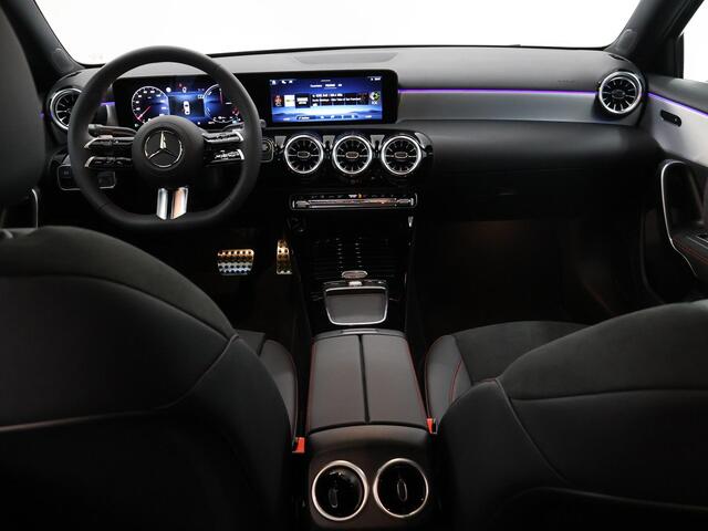 Mercedes-Benz A-KLASSE 250 e Business Solution AMG | Night Pakket | 19" Multispaaks velgen | Panoramadak | Sfeerverlichting |