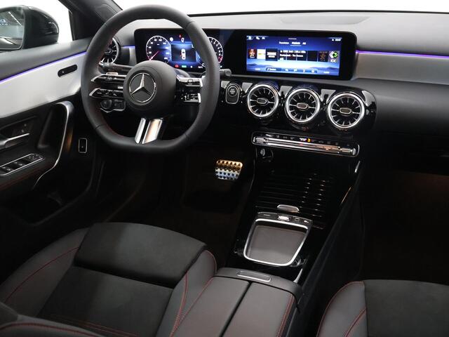 Mercedes-Benz A-KLASSE 250 e Business Solution AMG | Night Pakket | 19" Multispaaks velgen | Panoramadak | Sfeerverlichting |