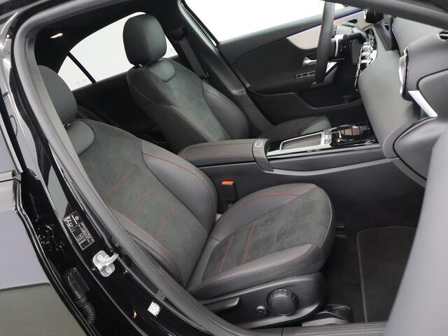 Mercedes-Benz A-KLASSE 250 e Business Solution AMG | Night Pakket | 19" Multispaaks velgen | Panoramadak | Sfeerverlichting |