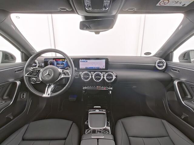 Mercedes-Benz A-KLASSE 250 e Face Lift Plug-In Hybride | Progressive Line Advanced Plus | Sfeerverlichting | Dodoehoek Assist | 18 Inch Velgen | Stuur en Stoelverwarming | Inclusief 24 maanden Mercedes-Benz Certified garantie voor Europa.