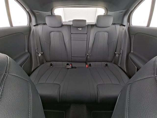Mercedes-Benz A-KLASSE 250 e Face Lift Plug-In Hybride | Progressive Line Advanced Plus | Sfeerverlichting | Dodoehoek Assist | 18 Inch Velgen | Stuur en Stoelverwarming | Inclusief 24 maanden Mercedes-Benz Certified garantie voor Europa.