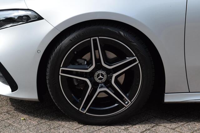 Mercedes-Benz A-KLASSE 180 AMG Line|Dak|Sfeer|Camera|Led|18"