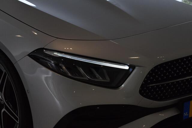 Mercedes-Benz A-KLASSE 180 AMG Line|Dak|Sfeer|Camera|Led|18"