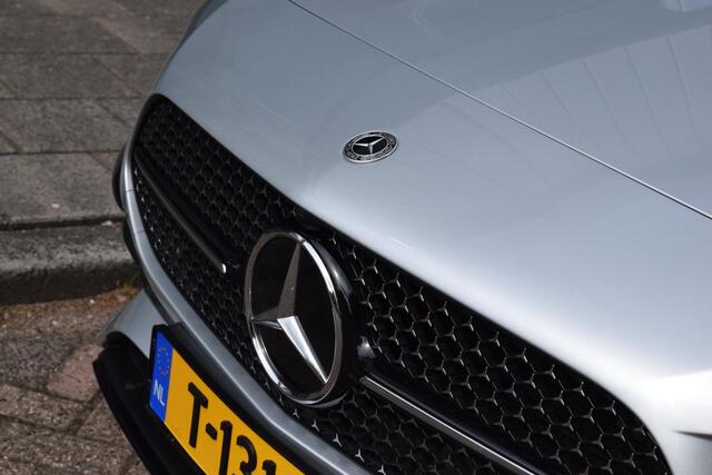 Mercedes-Benz A-KLASSE 180 AMG Line|Dak|Sfeer|Camera|Led|18"