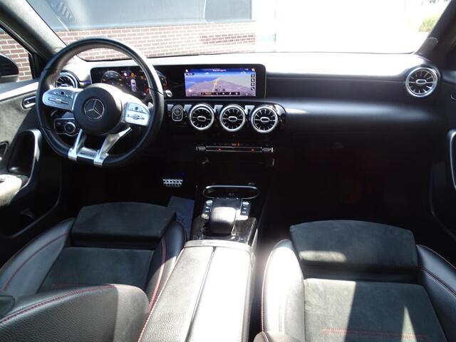 Mercedes-Benz A-KLASSE 200 Business Solution AMG Upgrade Panoramadak|Sfeerverlichting|Stoelverwarming|Camera|Leder|Navigatie