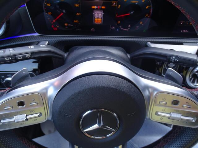 Mercedes-Benz A-KLASSE 200 Business Solution AMG Upgrade Panoramadak|Sfeerverlichting|Stoelverwarming|Camera|Leder|Navigatie