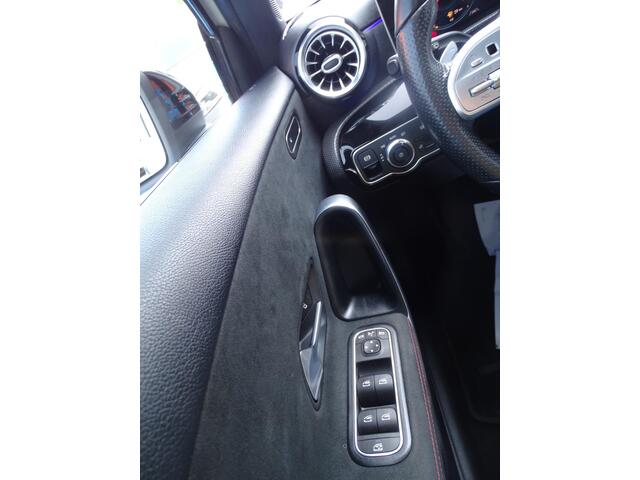 Mercedes-Benz A-KLASSE 200 Business Solution AMG Upgrade Panoramadak|Sfeerverlichting|Stoelverwarming|Camera|Leder|Navigatie