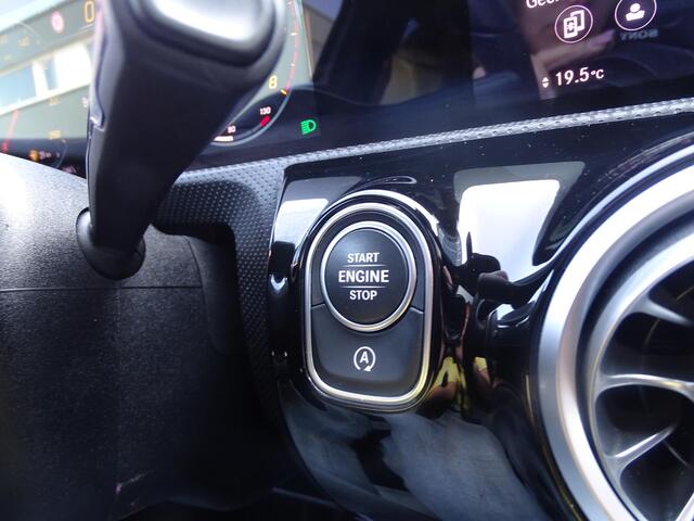 Mercedes-Benz A-KLASSE 200 Business Solution AMG Upgrade Panoramadak|Sfeerverlichting|Stoelverwarming|Camera|Leder|Navigatie