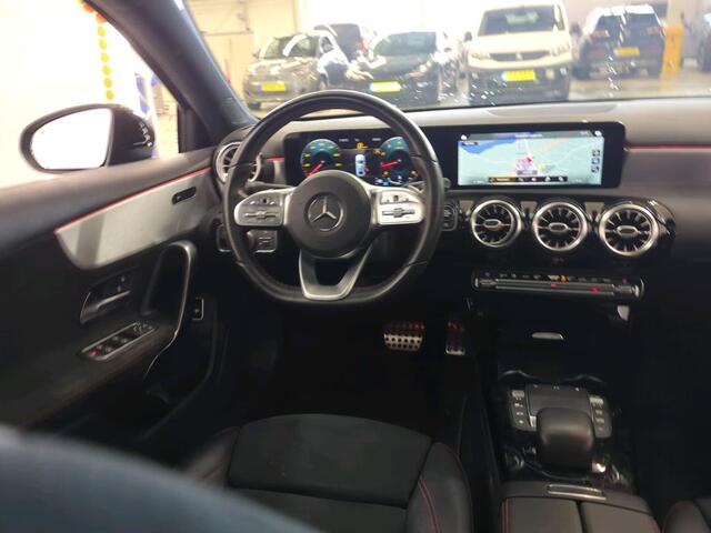 Mercedes-Benz A-KLASSE 200 AMG Sfeerverlichting Panoramadak Leer High-Performance Led Widescreen