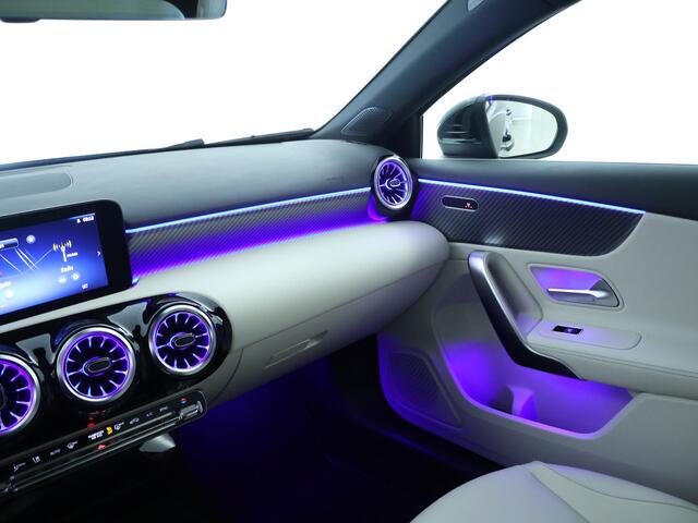Mercedes-Benz A-KLASSE 180 Luxury Line | Sfeerverlichting | Panoramadak | Achteruitrijcamera | Digitale radio | Inclusief 24 maanden MB Certified garantie voor Europa.