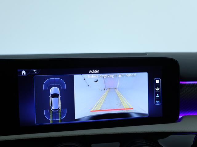 Mercedes-Benz A-KLASSE 180 Luxury Line | Sfeerverlichting | Panoramadak | Achteruitrijcamera | Digitale radio | Inclusief 24 maanden MB Certified garantie voor Europa.