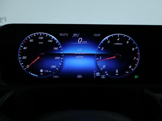 Mercedes-Benz A-KLASSE 180 Business Solution AMG | Digitale radio DAB+ | Sfeerverlichting | Apple CarPlay | Achteruitrijcamera | Inclusief 24 maanden MB Certified garantie voor Europa.