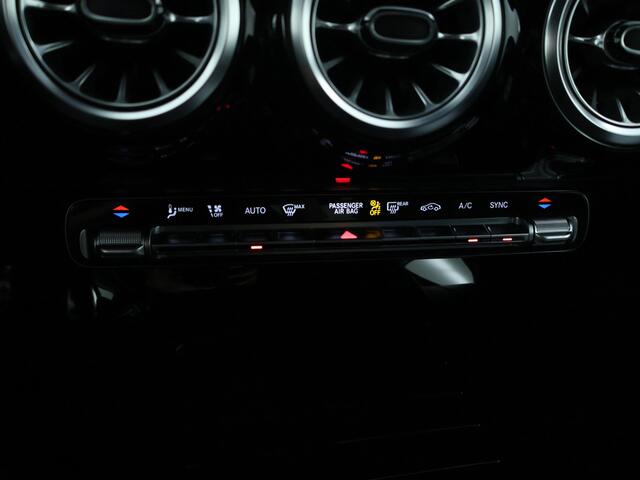 Mercedes-Benz A-KLASSE 180 Business Solution AMG | Digitale radio DAB+ | Sfeerverlichting | Apple CarPlay | Achteruitrijcamera | Inclusief 24 maanden MB Certified garantie voor Europa.