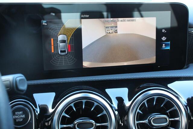 Mercedes-Benz A-KLASSE 200 7-DCT Progressive | Sfeerverlichting | Navigatie | Climate control | Camera | Parkeer sensoren | Half Lederen Bekleding | Led | Cruise Control | LMV Velgen