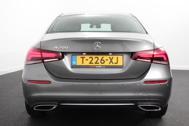 Mercedes-Benz A-KLASSE 200 7-DCT Progressive | Sfeerverlichting | Navigatie | Climate control | Camera | Parkeer sensoren | Half Lederen Bekleding | Led | Cruise Control | LMV Velgen