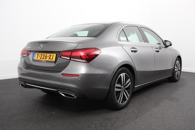 Mercedes-Benz A-KLASSE 200 7-DCT Progressive | Sfeerverlichting | Navigatie | Climate control | Camera | Parkeer sensoren | Half Lederen Bekleding | Led | Cruise Control | LMV Velgen