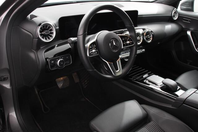 Mercedes-Benz A-KLASSE 200 7-DCT Progressive | Sfeerverlichting | Navigatie | Climate control | Camera | Parkeer sensoren | Half Lederen Bekleding | Led | Cruise Control | LMV Velgen