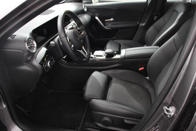 Mercedes-Benz A-KLASSE 200 7-DCT Progressive | Sfeerverlichting | Navigatie | Climate control | Camera | Parkeer sensoren | Half Lederen Bekleding | Led | Cruise Control | LMV Velgen