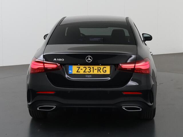 Mercedes-Benz A-KLASSE 180 Star Edition | AMG | Night | Keyless | Sfeerverlichting | Stoelverwarming | Achteruitrijcamera |