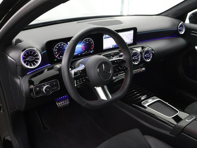 Mercedes-Benz A-KLASSE 180 Star Edition | AMG | Night | Keyless | Sfeerverlichting | Stoelverwarming | Achteruitrijcamera |