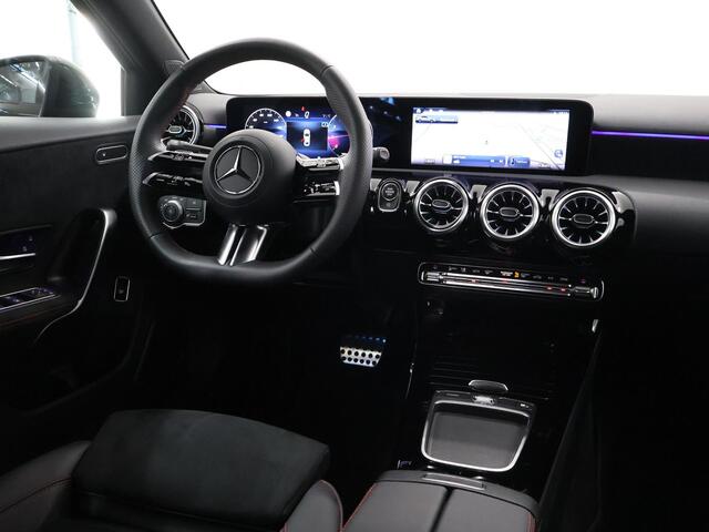 Mercedes-Benz A-KLASSE 180 Star Edition | AMG | Night | Keyless | Sfeerverlichting | Stoelverwarming | Achteruitrijcamera |