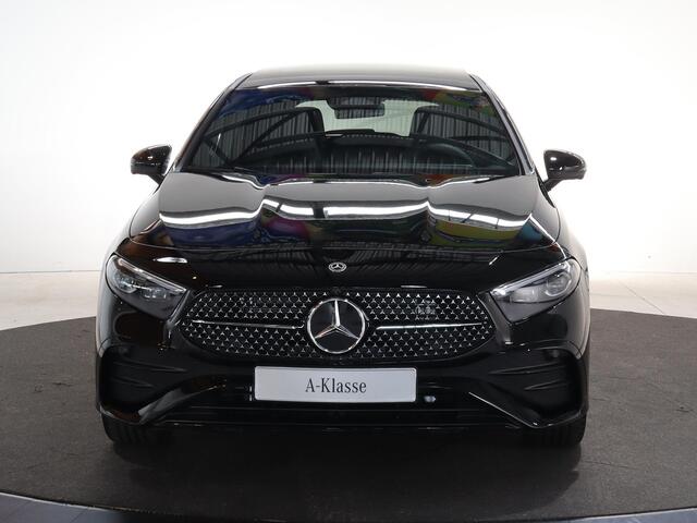 Mercedes-Benz A-KLASSE 250e Business Solution AMG | Dodehoekassistent | Panoramaschuifdak | 360°-camera | 19 inch AMG-velgen |